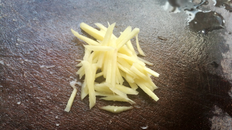 草菇炒肉丝,<a style='color:red;display:inline-block;' href='/shicai/ 37'>姜</a>切丝