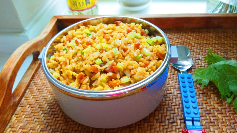 新文美食 香肠耗油炒饭,成品图