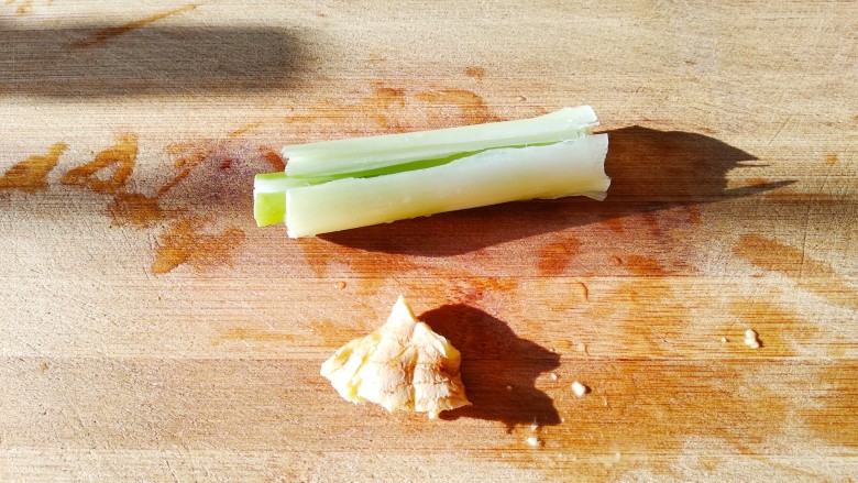 耙耙菜(PaPa菜) ,葱姜洗净拍破