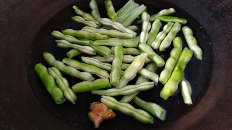 耙耙菜(PaPa菜) ,水开后放入肉豆煮
