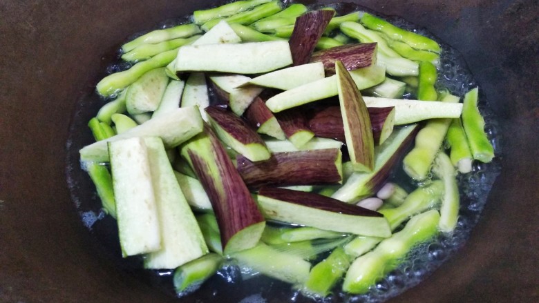 耙耙菜(PaPa菜) ,放入茄子煮
