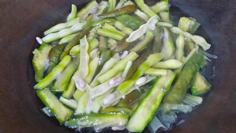 耙耙菜(PaPa菜) ,肉豆和茄子煮软烂即可