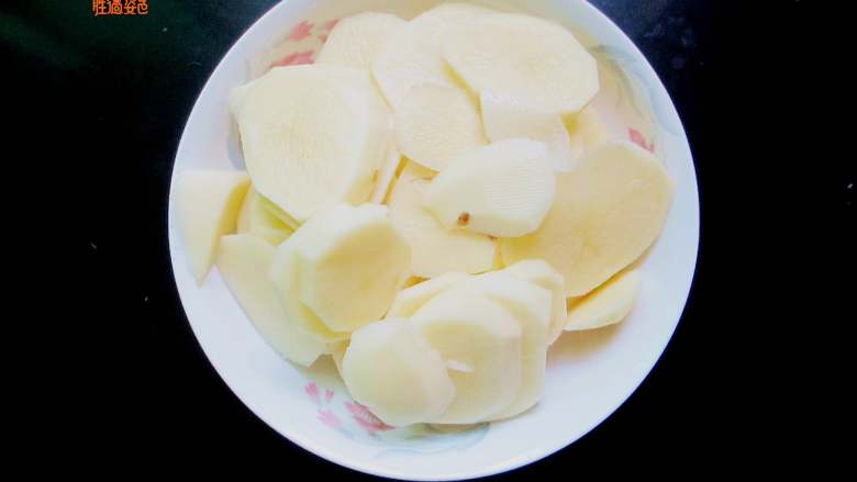 肉末土豆泥,<a style='color:red;display:inline-block;' href='/shicai/ 23'>土豆</a>洗净去皮,切片