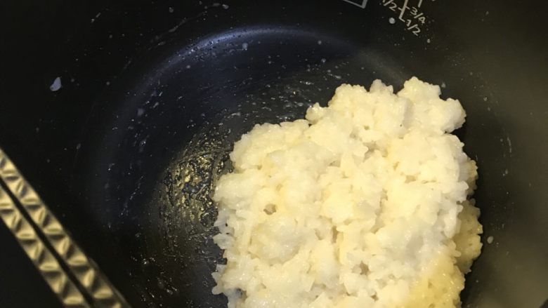 糯米团,搅拌均匀,加入适量的盐