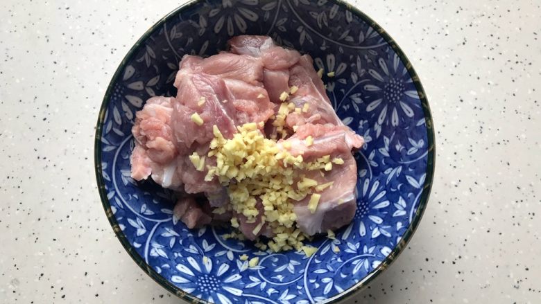 芽芽私房菜~玉子豆腐蒸排骨,加入姜末