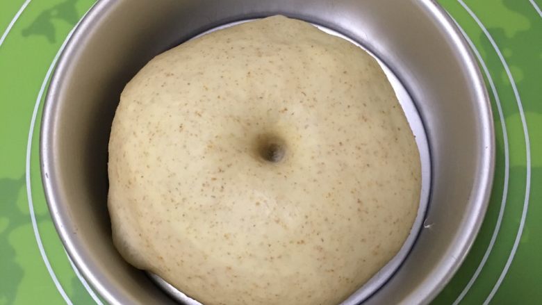 玩转吐司,拿出来,用手指戳一下不反弹。