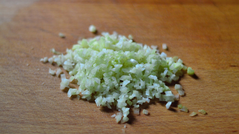 胡萝卜芹菜鸡肉粥(辅食),<a style='color:red;display:inline-block;' href='/shicai/ 125'>芹菜</a>切小丁