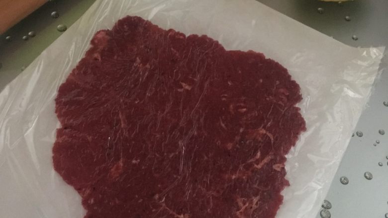 牛肉脯,<a style='color:red;display:inline-block;' href='/shicai/ 216'>牛肉</a>剁碎,不要太碎,这次剁得太碎,没有嚼头