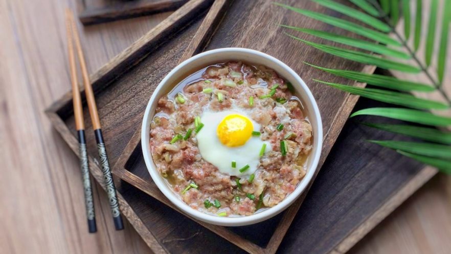 下饭神器：窝蛋榨菜蒸肉饼