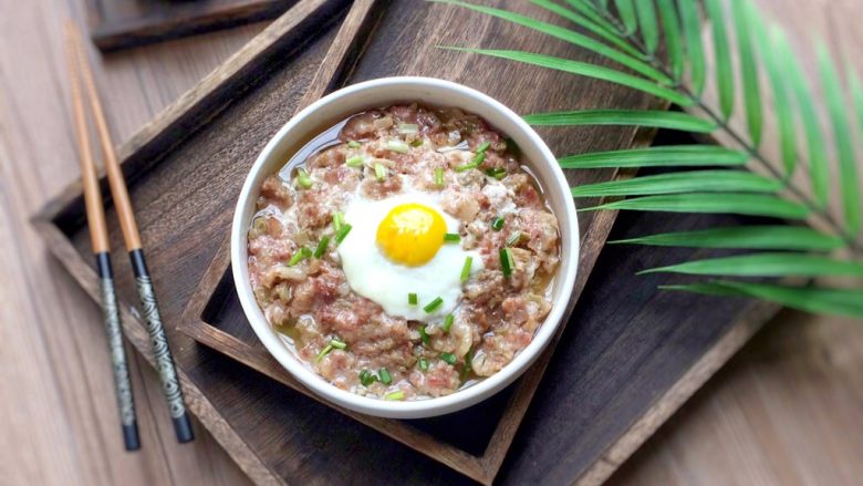 下饭神器:窝蛋榨菜蒸肉饼,下饭神器……
