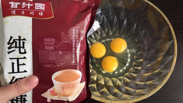 枣糕,加入<a style='color:red;display:inline-block;' href='/shicai/ 882'>红糖</a>,我用的是甘汁园的,质地绵软细腻,味道好,颜色非常纯正,很适合做糕点