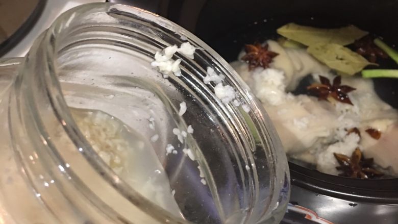 香菇卤鸡腿,到点米酒,也可以用料酒代替哦……