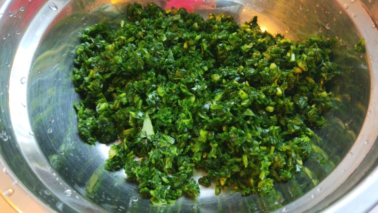 新文美食 多味多层菠菜小饼,放入盆中?