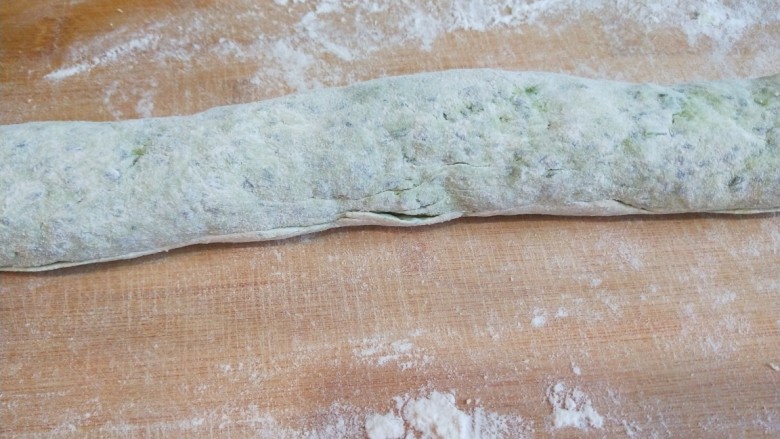 新文美食 多味多层菠菜小饼,在揉均匀在出长剂子。