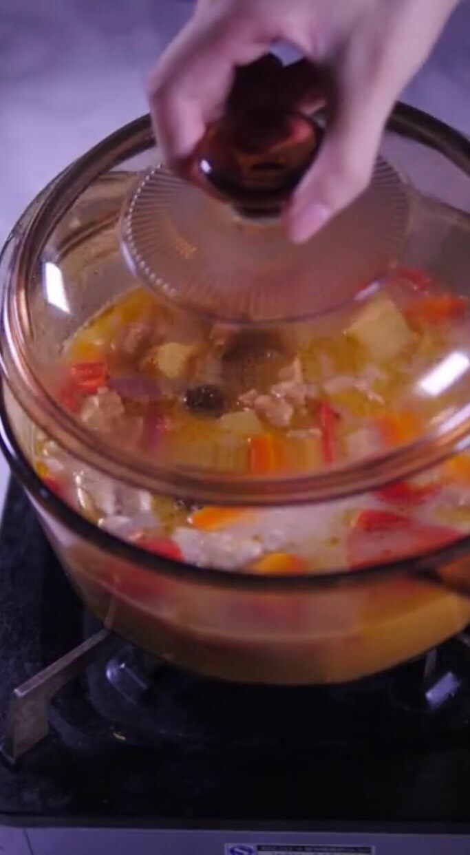 咖喱鸡肉饭,大火煮开后转小火