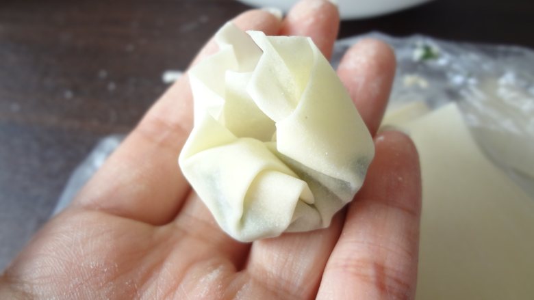 时蔬鲜肉小馄饨,这样就可以了,方便快捷