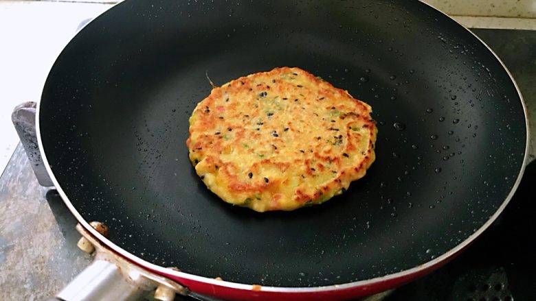 豆腐鸡蛋饼,金黄时出锅。