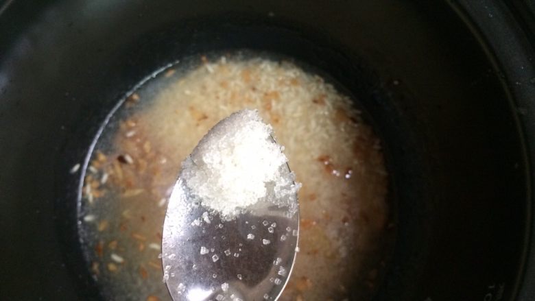 泰国鸡饭,加白糖,盐和酱油调味。