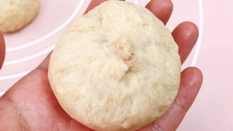波兰种全麦蜜豆小餐包,一定要收紧口哦,不然二发会爆开哦