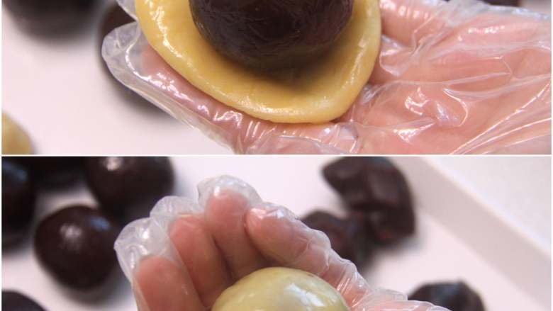 网红拉丝月饼,取一份饼皮压扁,放入豆沙肉松麻薯馅,用虎口把饼皮慢慢向上推,最后揉搓至饼皮完全包裹住馅料。