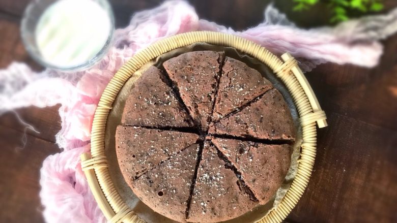 好吃不上火~红豆沙蒸糕,稍微晾凉一些就可以取出啦!