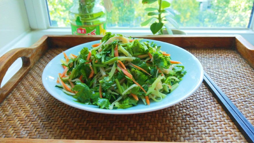 新文美食，香菜黄瓜大拌菜