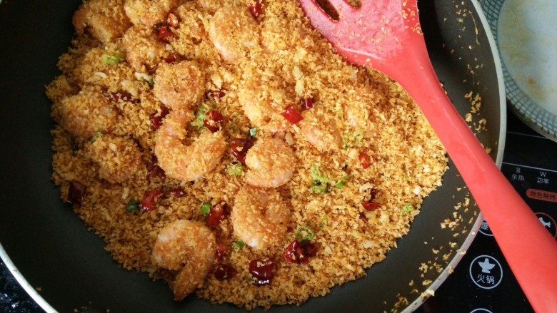 中餐厅2~白举纲版面包屑炒虾,好啦,最后翻炒均匀撒少许盐就可以关火