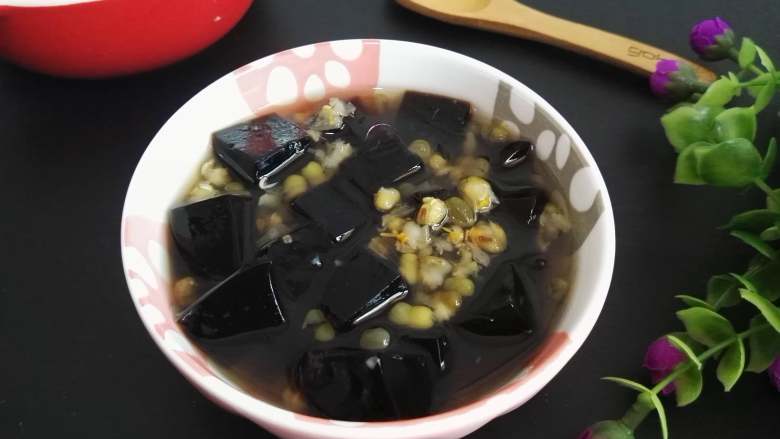 绿豆沙龟苓膏,成品。