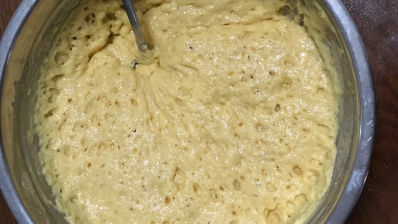 牛奶玉米发糕,面糊发酵至原体积2倍。