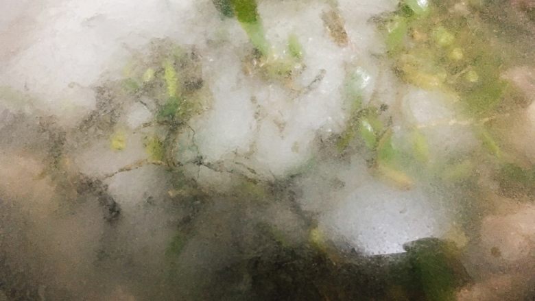 石橄榄鸡汤 润喉清肺的小滋补,盖上锅盖,煮5分钟。