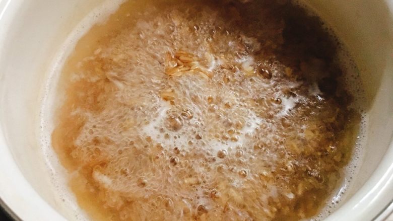 燕麦米金瓜牛奶糖水 香甜滋润,水开后,继续煮10分钟