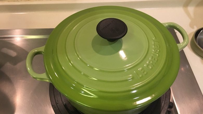 铸铁锅版之䜴汁排骨,盖起来转小火煮20分钟,时间到直接关火,闷放10分钟