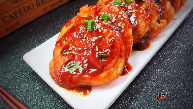 鱼香香酥藕夹,这道菜外焦里嫩,鲜香适口