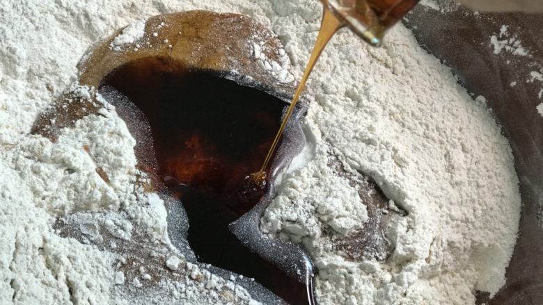 神仙富贵饼,加入练蜜,整个过程不加一滴水。