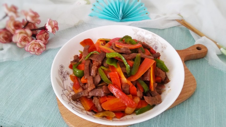 青椒胡萝卜炒牛排