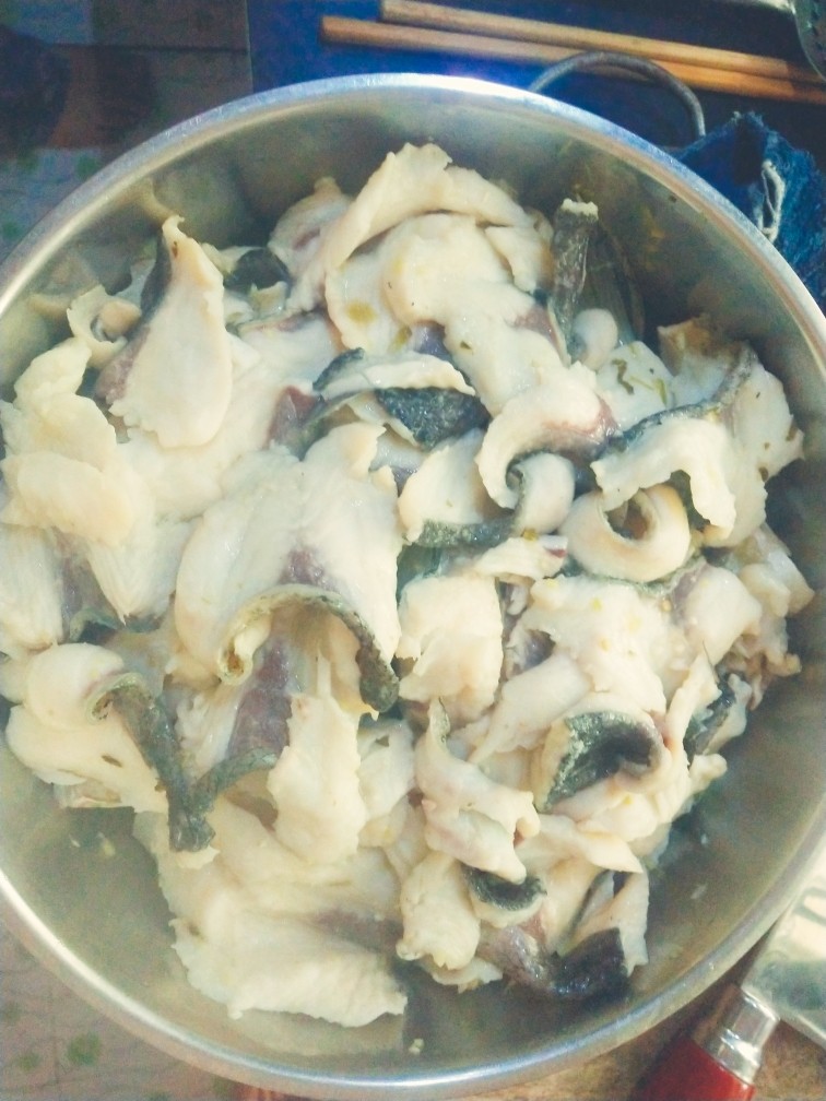 酸菜鱼,这是煮好的鱼肉