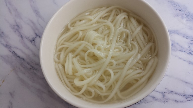 香菇鸡丝挂面,煮好盛出来。