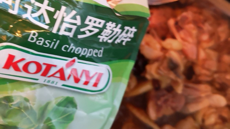 黄焖鸡,加入罗勒碎