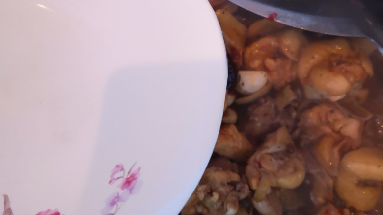 黄焖鸡,加入500毫升清水