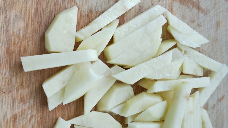 土豆炖豆角,<a style='color:red;display:inline-block;' href='/shicai/ 23'>土豆</a>切条