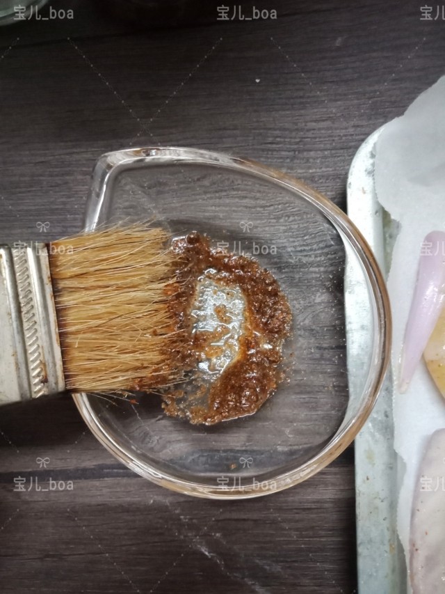 椒盐烤虾,再用个小碗倒入1盐勺椒盐粉,1盐勺孜然粉,半盐勺胡椒粉和2盐勺的食用油搅拌均匀