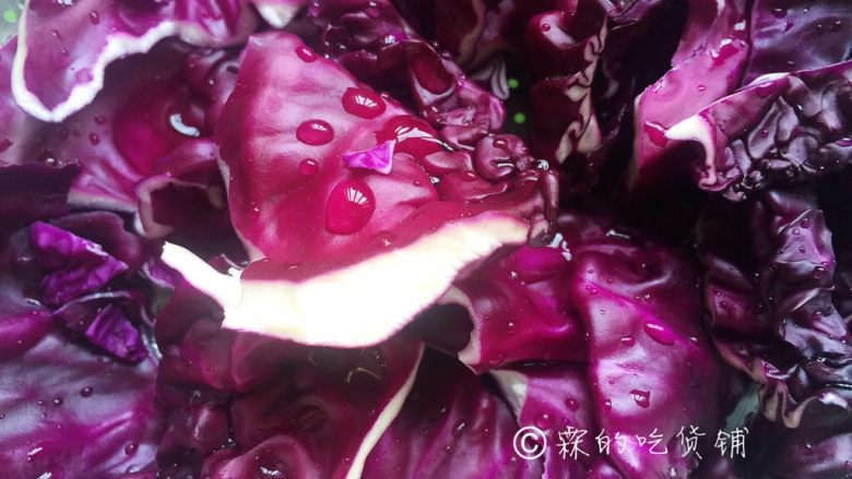 大肉包(紫甘蓝版),<a style='color:red;display:inline-block;' href='/shicai/ 128'>紫甘蓝</a>洗净,用手稍微撕小块些