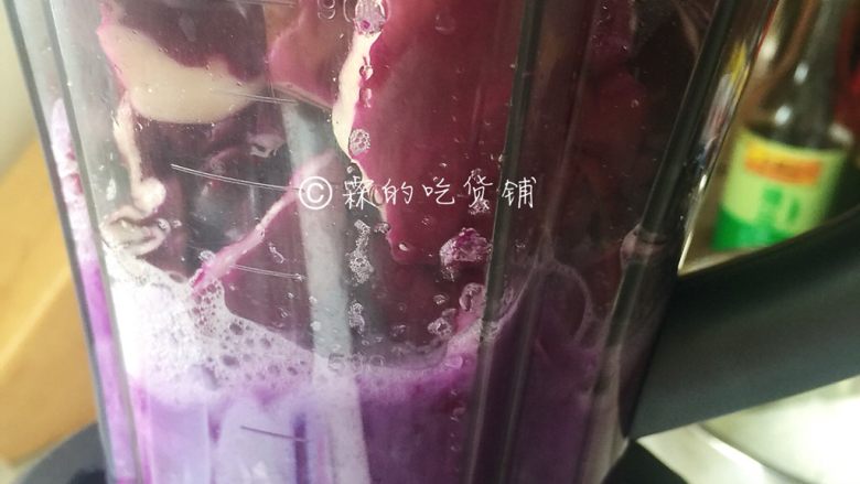大肉包(紫甘蓝版),加100g的水,破壁机按果汁的程序搅打