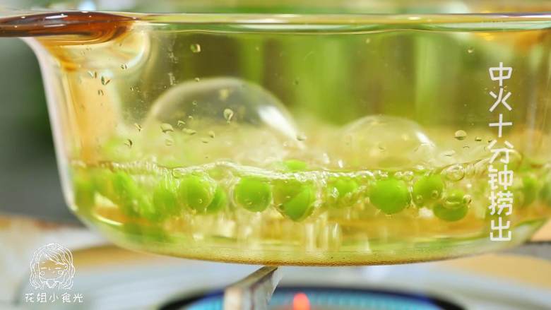 豌豆鱼丸8m+,水开后,中火煮10分钟后捞出~
