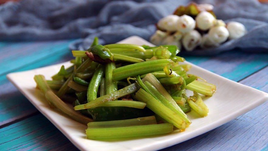 芹菜炒肉