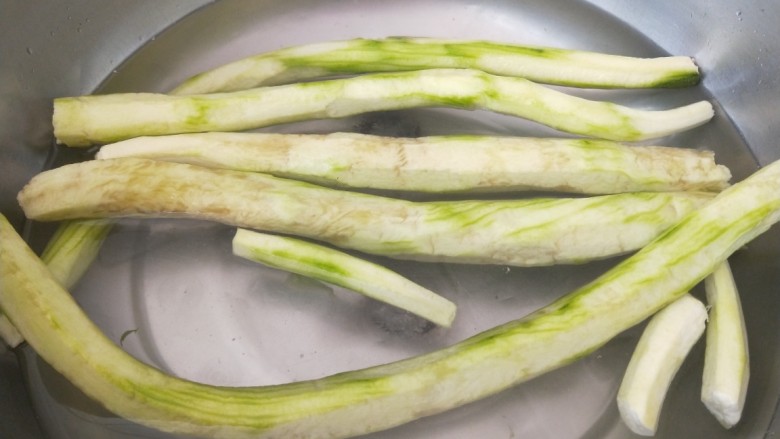 新文美食 五花肉炒蛇豆,在次洗干净。