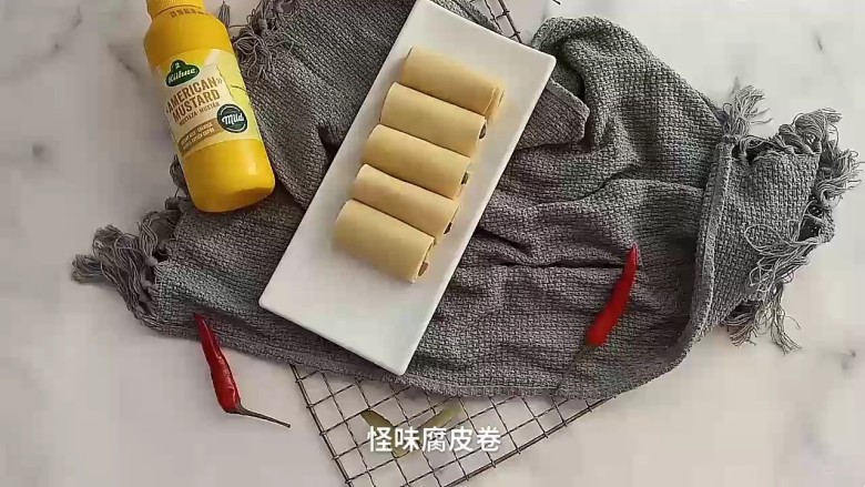 怪味腐皮卷,装盘