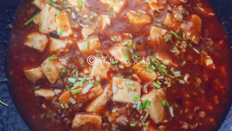 麻婆豆腐,最后撒把<a style='color:red;display:inline-block;' href='/shicai/ 157'>小葱</a>，就可以出锅了