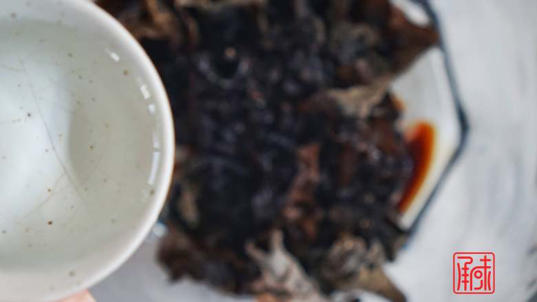 承味黑乌龙酸辣木耳,暗黑料理系统中浓墨重彩的一笔,加入醋