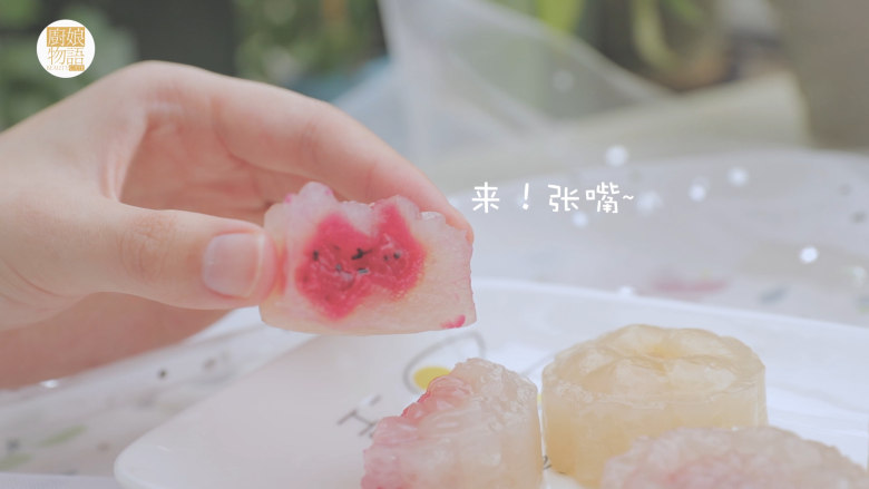 轻松get最少女的4款月饼做法「厨娘物语」,西米水晶月饼就做好啦,开吃吧~